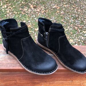 BORN Wynter Booties SZ 7.5 Black Suede w/Side Zip Distressed Never Worn